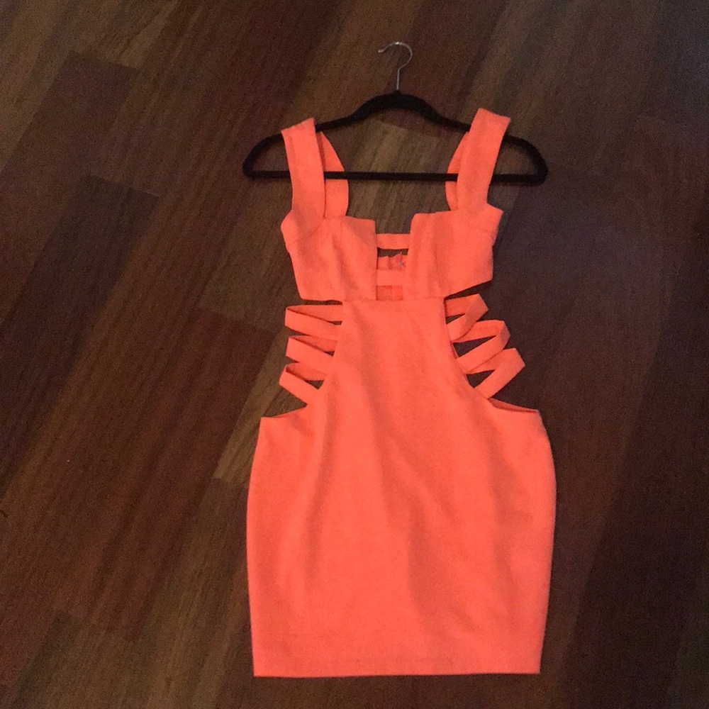 Tobi coral dress size. Small